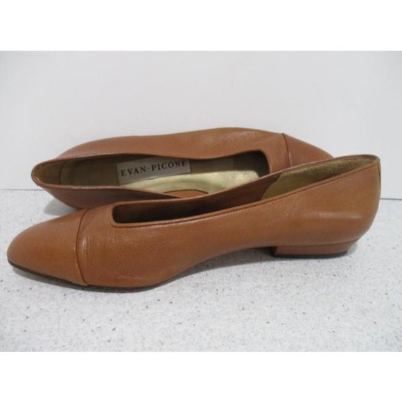 *Evan Picone Cognac Caramel Brown Patent Flats - Picture 3 of 6
